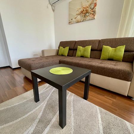 Alcomar Apartment - Summerland Mamaia Extérieur photo